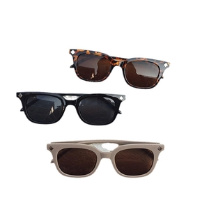 Occhiali da sole quadrati vintage in tartaruga, nero e beige con protezione dai raggi UV