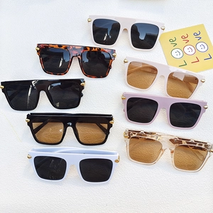 Square Large Frame Sunglasses Retro Fashion Eyewear UV400 Protection PC Lens Resin Frame With Gold Rivet For Men Women
