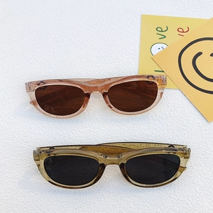Retro oval sunglasses with transparent peach and olive frames for women and men