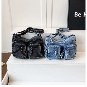 Détails de sacs bandoulière en denim délavé vintage avec plusieurs poches fonctionnelles