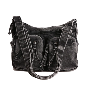Sac bandoulière en denim noir délavé avec poches zippées et bandoulière réglable