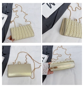 Details der champagnergoldenen Abendtasche mit Perlen, Kristallen und Kettenriemen