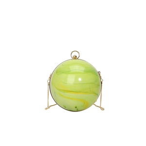 Moderna borsa da sera sferica verde marmo con catena dorata e manico ad anello