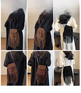 Collage van zwarte en bruine crossbodytassen van kunstsuède met vintage bohemian franjes
