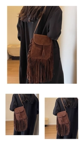 Gedetailleerde weergave van bruine vintage suède crossbodytas met lange franjes
