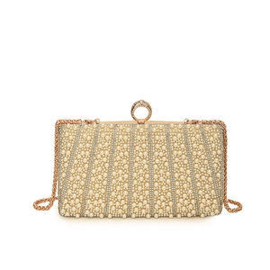 Elegante Abendtasche in Champagner mit Perlen, Strasssteinen, Ringverschluss und Kette
