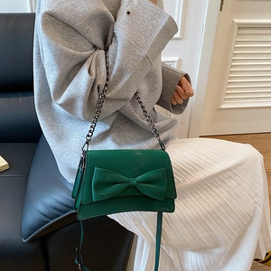 Borsa a tracolla verde foresta con fiocco e catena argento, stile alla moda per donna