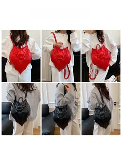 Vues détaillées du sac à dos chauve-souris 3D en noir et rouge et modes de portage