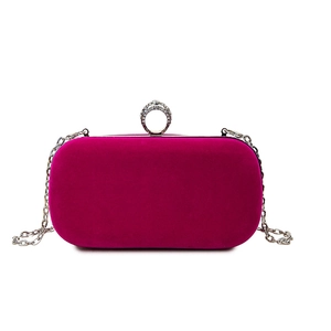 Pochette de soirée en velours fuchsia avec poignée en strass et chaîne argentée