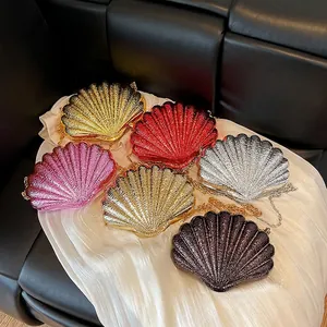 Pochette de soirée chic en forme de coquillage en acrylique avec chaîne brillante