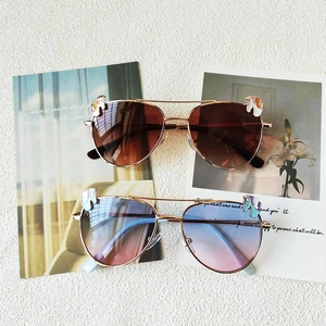 Lunettes de soleil aviateur pour enfants avec licorne et verres dégradés chic