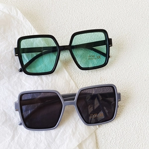Detail view of square frame kids sunglasses with UV400 lenses and CE certification mark