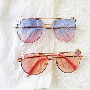 Lunettes de soleil licorne pour enfants avec monture or rose et verres dégradés tendance