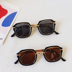 Lunettes de soleil vintage pour enfants avec monture carrée demi-métal et protection UV