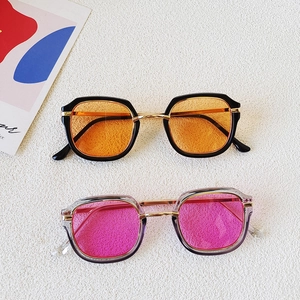 Lunettes de soleil rétro carrées pour enfants avec pont métallique et verres colorés