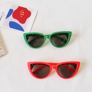 Cat eye sunglasses with eyebrow decorative pattern in bright red and grass green