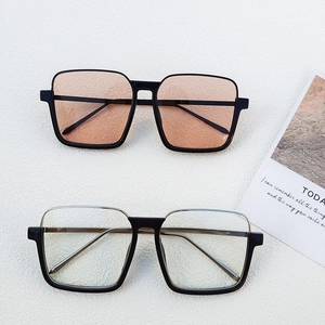 Lunettes de soleil carrées oversize avec monture en métal et verres colorés tendance