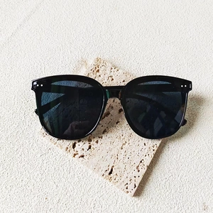Lunettes De Soleil Carrées À La Mode Protection UV400 Grand Cadre Rétro Pour Femmes Hommes Voyage Monture Résine Verre PC Rivet