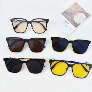 Lunettes de Soleil Carrées Surdimensionnées pour Femmes Hommes Mode Protection UV400 Monture en Résine Design d'une Seule Pièce Protection Solaire Lunettes de Voyage
