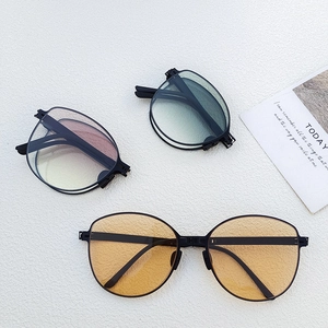 Foldable oversized sunglasses with gradient UV protection lenses in matte black frames