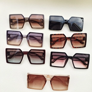 Fashion Large Square Sunglasses UV400 Protection Resin Frame Gradient Lenses Retro Style For Women