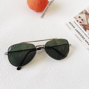 Occhiali da sole aviator per bambini in metallo con lenti verde scuro e doppio ponte