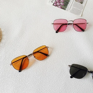 Gafas de sol de moda para niños con montura de metal y lentes de colores vivos