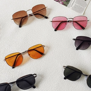Gafas de sol retro para niños con montura metálica y protección UV en varios colores