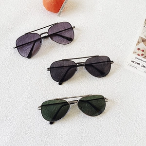 Occhiali da sole aviator per bambini con montatura in metallo e lenti multicolore