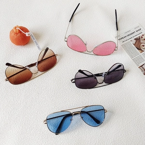 Détails de lunettes de soleil aviateur en métal pour enfants avec verres colorés