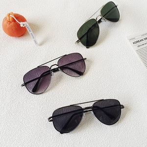 Lunettes de soleil aviateur en métal pour enfants avec protection UV et verres colorés