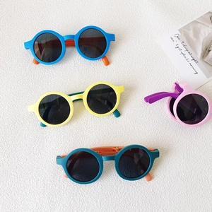 Lunettes de soleil rondes pliables pour enfants en quatre couleurs mates vives