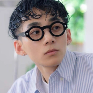 Retro black round frame sunglasses for men with minimalist thick acetate design on model