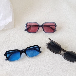 Retro square leopard print sunglasses with vintage rivet accents for men and women