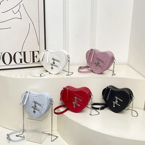 Borse a tracolla alla moda a forma di cuore in vari colori con catena e doppia cerniera