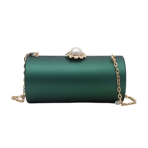 Sac de soirée cylindrique vert foncé élégant avec fermoir fleur perle et chaîne dorée