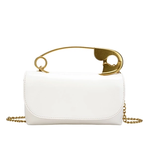 Sac bandoulière blanc chic avec poignée épingle de nourrice dorée et bandoulière chaîne