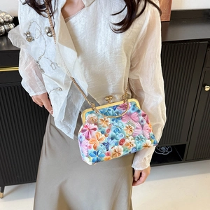 Vintage butterfly embroidery shell bag with golden metal chain strap and retro clasp