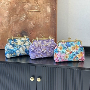 New Chinese butterfly embroidered shell bags with 3D floral textures and chain straps