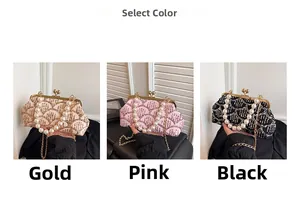 Dettagli delle pochette da sera con paillettes e manici di perle in oro, rosa e nero