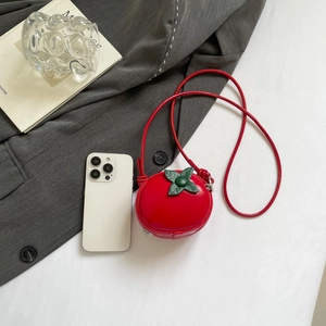 Mini sac à bandoulière en forme de tomate rouge avec détail de feuille verte