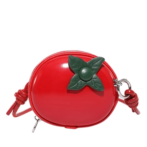 Sac bandoulière original en forme de pomme rouge avec feuille verte et finition vernie