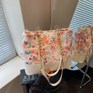 Sac Fourre-Tout Pour Femme Imprimé Floral Doux Avec Pétales 3D Grande Capacité Cuir PU Tissu Sac À Bandoulière Chaîne