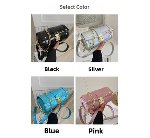 Quatre options de couleurs de sacs cylindres à motif crocodile avec chaînes dorées et fini