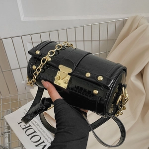 Sac À Épaule Cylindrique Femmes Cuir PU Gaufré Croco Mode Métallique Holographique Rivet Sac Bandoulière