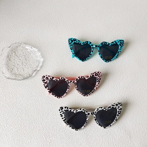 Three-piece heart-shaped kids' leopard print sunglasses with UV400 protection lenses