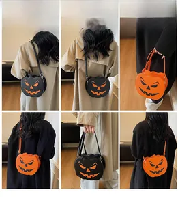 Détails du sac citrouille orange porté en bandoulière sous différents angles de vue
