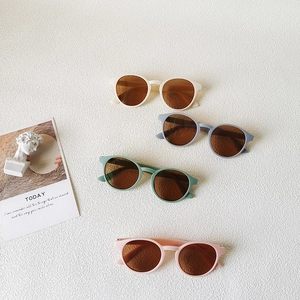 Retro runde Kinder-Sonnenbrillen in Matt Creme, Blau, Grün und Rosa im Set