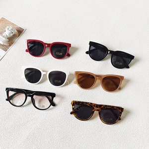 Plusieurs lunettes de soleil tendance à large monture UV400 en diverses couleurs