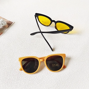 Lunettes de soleil bicolores UV400 tendance en jaune et noir pour enfants et adultes